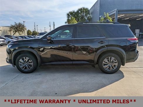 Used 2022 Nissan Pathfinder SV image 9