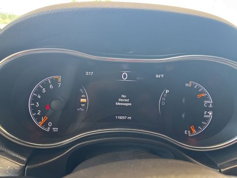 Used 2018 Jeep Grand Cherokee Laredo AWD/4WD image 7