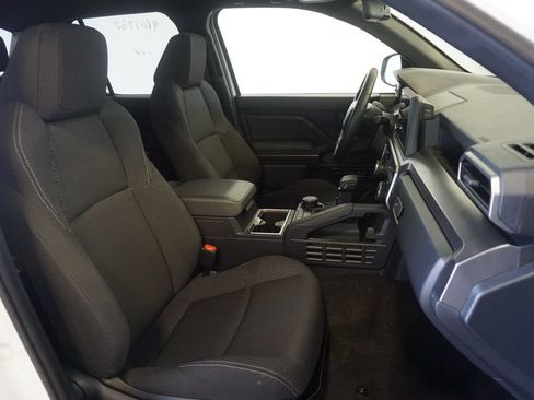 Used 2025 Toyota 4Runner SR5 AWD/4WD image 19