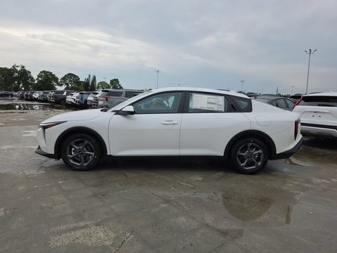 New 2026 Kia K4 FWD image 5