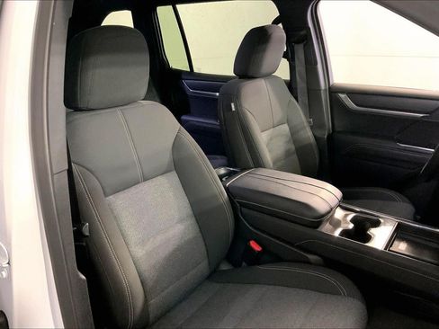Used 2025 GMC Acadia Elevation FWD image 7