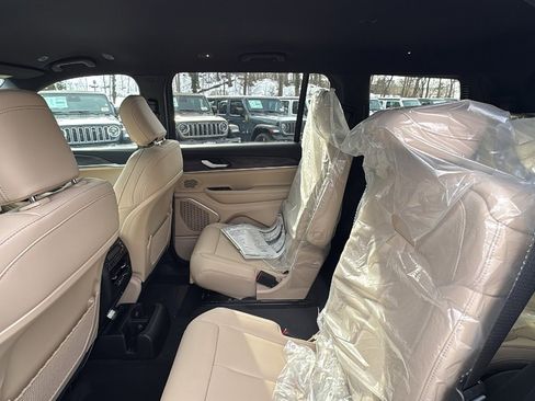 New 2026 Jeep Grand Cherokee L Limited image 25