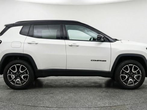 Used 2025 Jeep Compass Trailhawk image 11