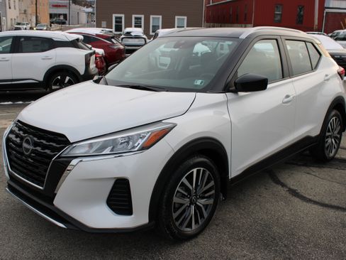 Certified 2024 Nissan Kicks SV image 1