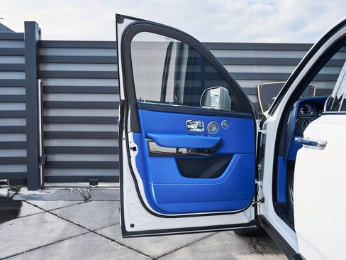 Used 2023 Rolls-Royce Cullinan Black Badge w/ Driver's Package image 28