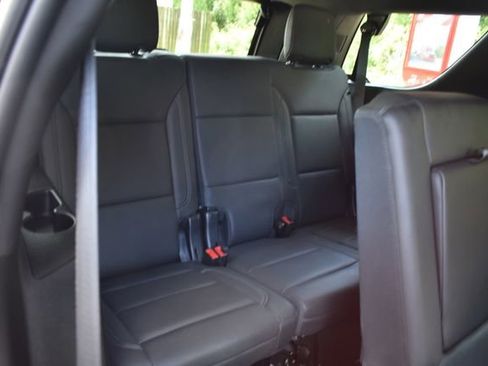 Used 2022 Chevrolet Tahoe LT w/ Luxury Package RWD image 17