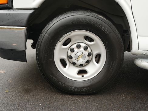 Used 2023 Chevrolet Express 2500 w/ Driver Convenience Package image 14