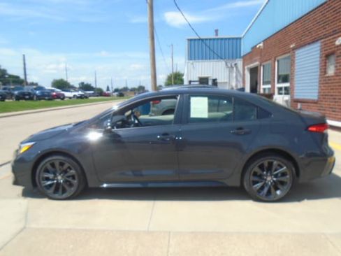 Used 2023 Toyota Corolla SE FWD image 2