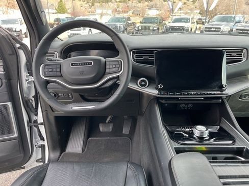 Used 2024 Jeep Wagoneer Series II w/ Flexible Seating Group image 23