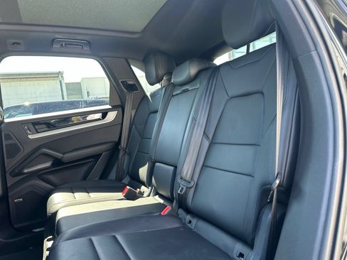 Used 2024 Porsche Cayenne AWD/4WD image 12