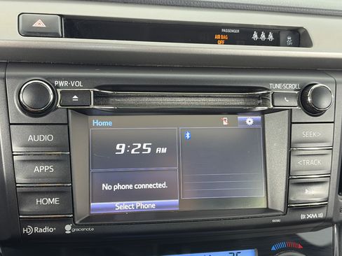 Used 2018 Toyota RAV4 XLE FWD image 19