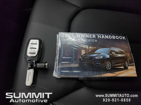 New 2026 Chrysler Pacifica Select image 65