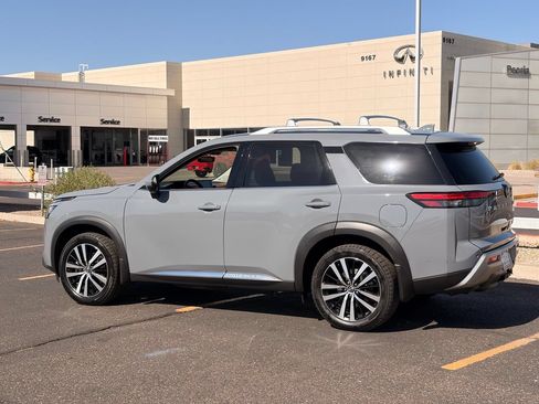 Certified 2023 Nissan Pathfinder Platinum w/ Cargo Package AWD/4WD image 4