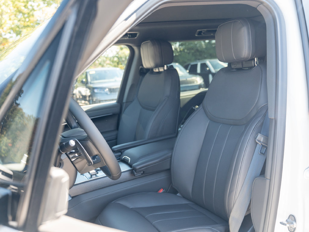 New 2027 Land Rover Range Rover Long Wheelbase SE AWD/4WD image 18