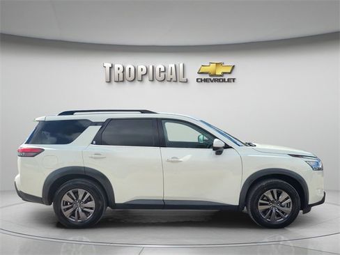 Used 2022 Nissan Pathfinder SV image 6