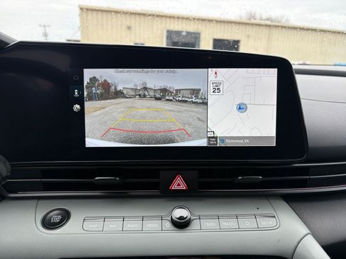 Used 2025 Hyundai Elantra Limited image 17