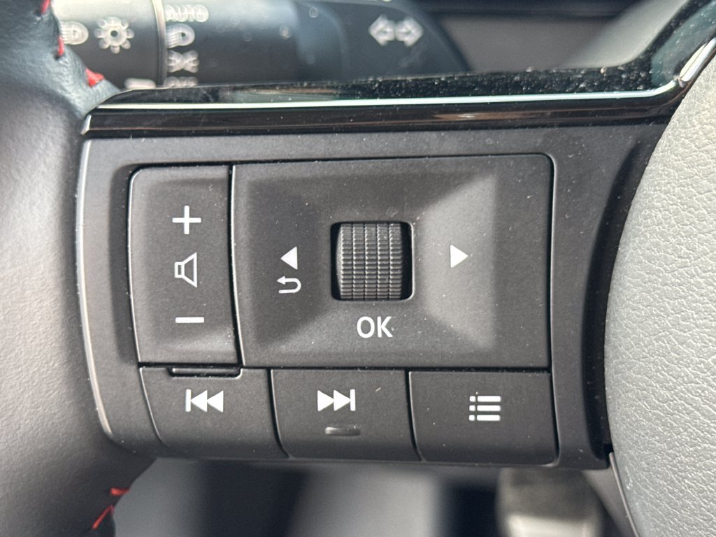 Used 2025 Nissan Kicks SR AWD/4WD image 26
