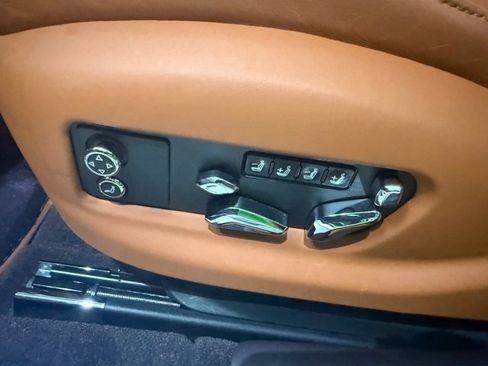 Used 2020 Bentley Flying Spur W12 image 23