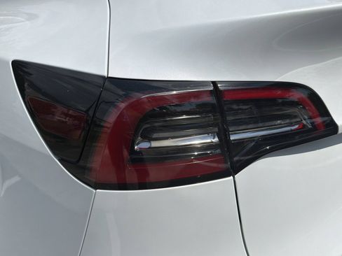 Used 2023 Tesla Model Y Performance AWD/4WD image 11