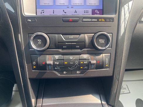 Used 2019 Ford Explorer XLT w/ Equipment Group 202A AWD/4WD image 39