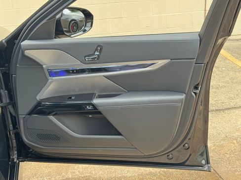 Used 2023 BMW 740i w/ Executive Package RWD image 56
