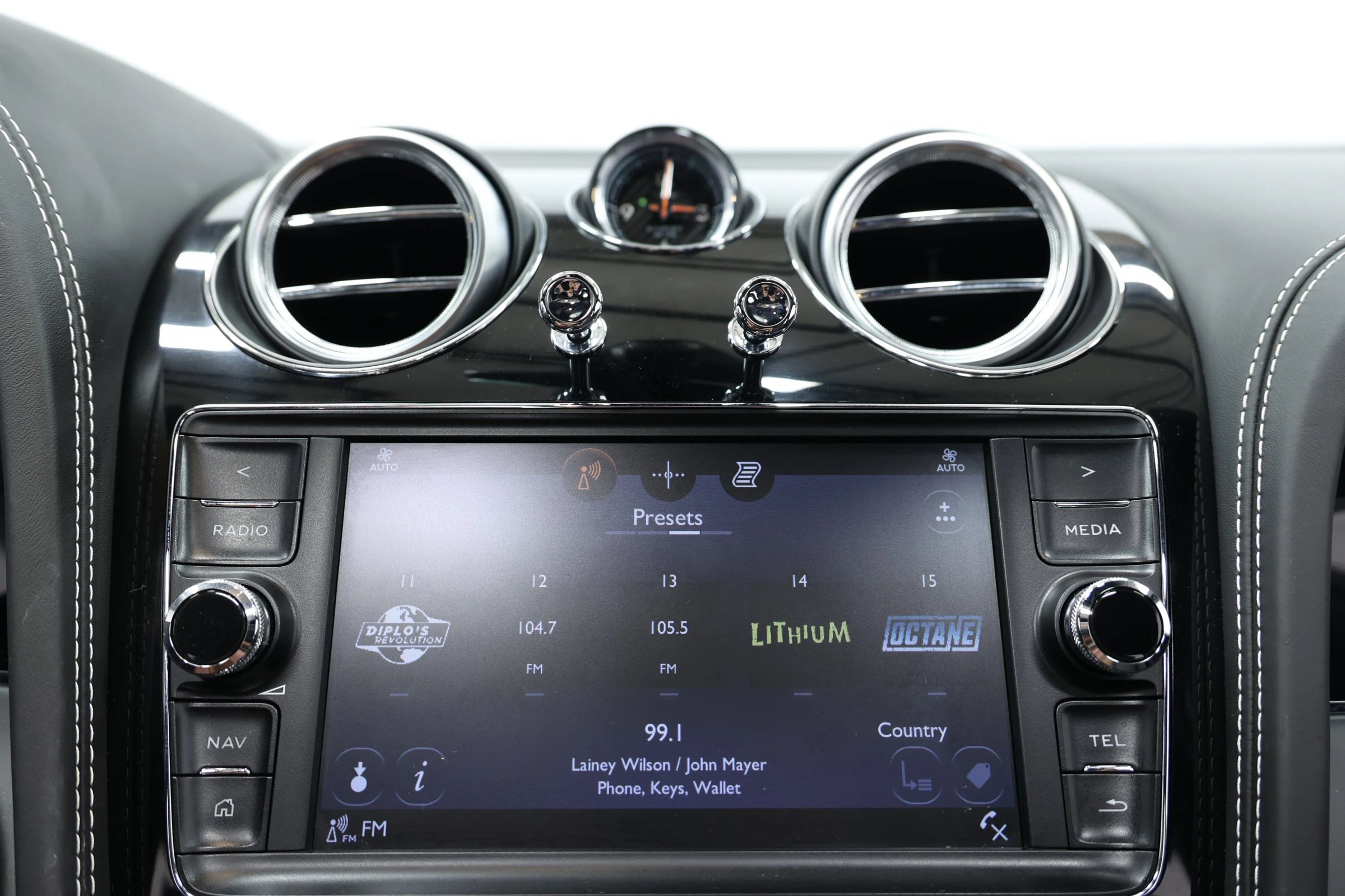 Used 2018 Bentley Bentayga Onyx Edition AWD/4WD image 37
