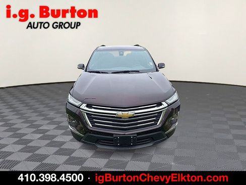 Used 2023 Chevrolet Traverse LT FWD image 2