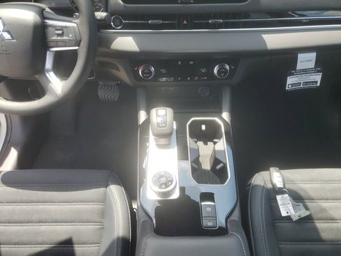 New 2026 Mitsubishi Outlander LE AWD/4WD image 22