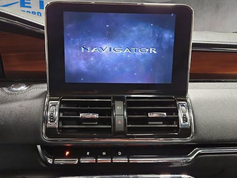 Used 2018 Lincoln Navigator L Reserve w/ Technology Package AWD/4WD image 17