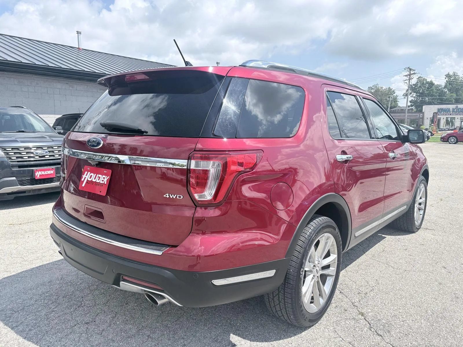 Used 2018 Ford Explorer Limited AWD/4WD image 4