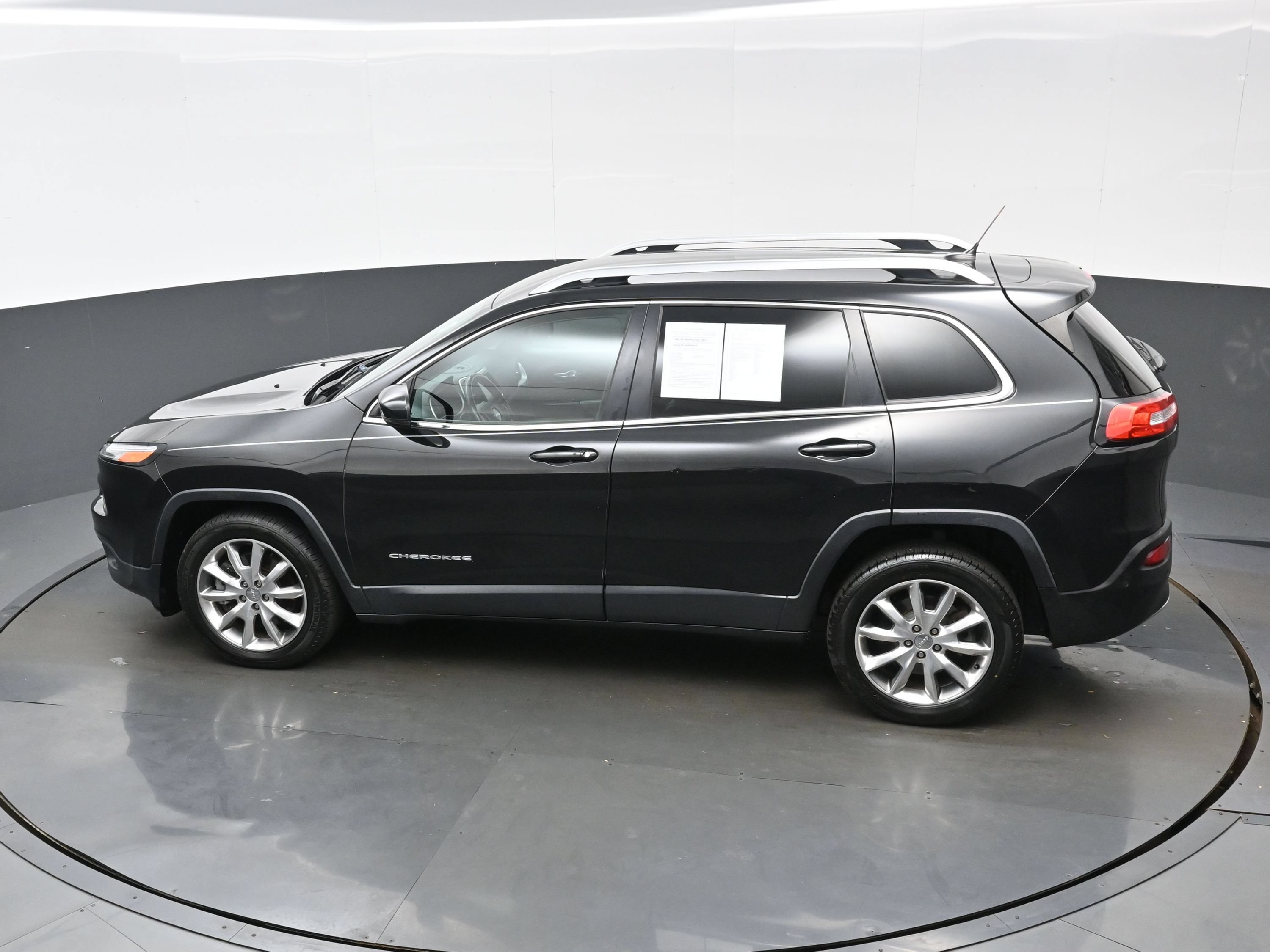 Used 2014 Jeep Cherokee Limited w/ Technology Group FWD image 34