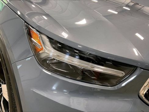 Used 2020 Volvo XC40 T5 Momentum w/ Protection Package AWD/4WD image 32