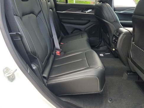 New 2025 Jeep Grand Cherokee Limited image 10