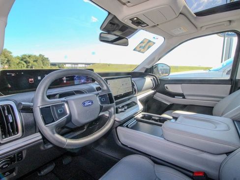 Used 2025 Ford Expedition Active AWD/4WD image 18