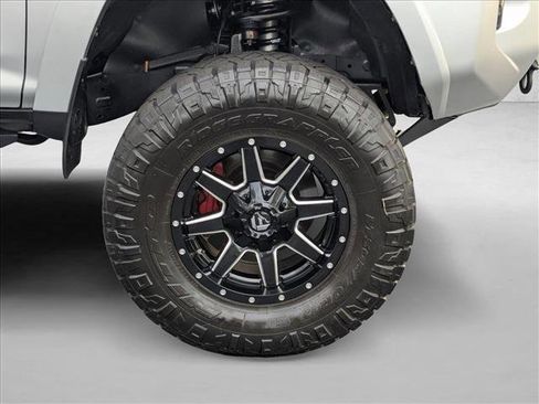 Used 2018 Toyota 4Runner TRD Off-Road Premium AWD/4WD image 22