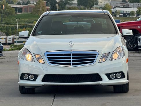 Used 2010 Mercedes-Benz E 350 4MATIC Sedan image 3