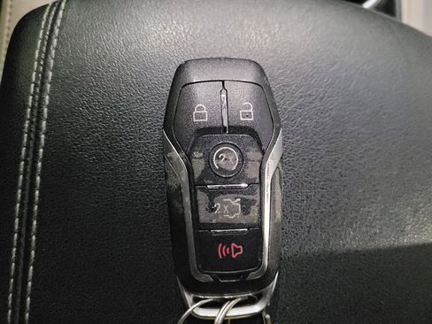 Used 2016 Ford Edge Titanium w/ Equipment Group 302A AWD/4WD image 32