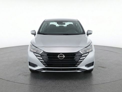 Used 2025 Nissan Versa SV image 2