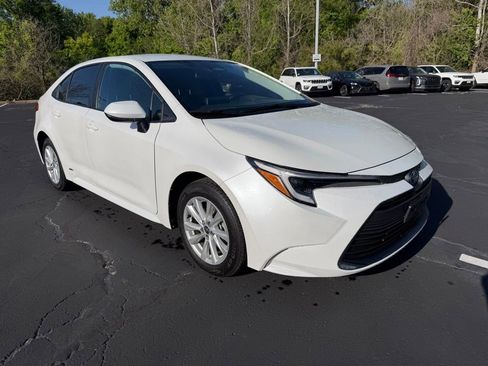 Used 2024 Toyota Corolla LE w/ LE Convenience Package AWD/4WD image 4