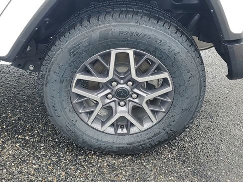 Used 2025 Jeep Wrangler Unlimited Sahara AWD/4WD image 31