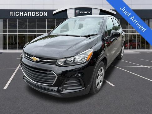 Used 2018 Chevrolet Trax LS FWD image 1