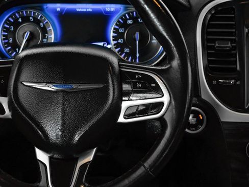 Used 2022 Chrysler 300 Touring w/ Sport Appearance Package image 15