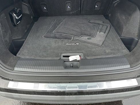 Certified 2023 Nissan Rogue SV image 18