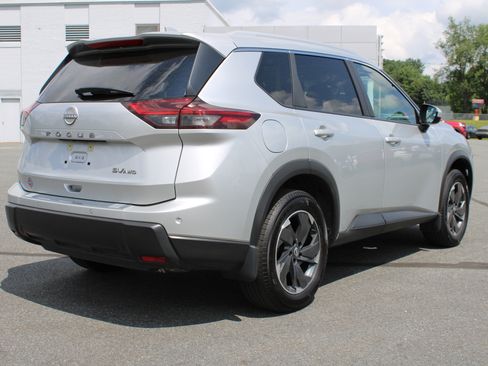 Used 2024 Nissan Rogue SV w/ SV Premium Package AWD/4WD image 8