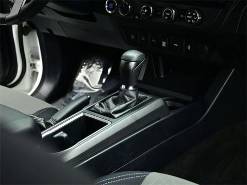 Used 2020 Toyota Tacoma TRD Off-Road image 31