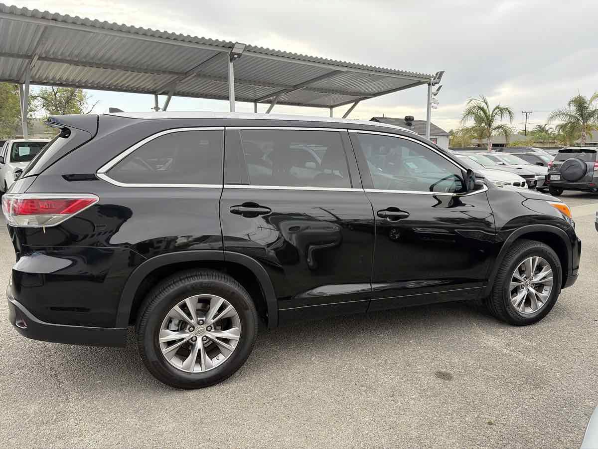 Used 2014 Toyota Highlander XLE FWD image 6