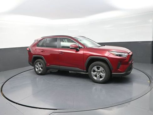 Used 2025 Toyota RAV4 XLE AWD/4WD image 19