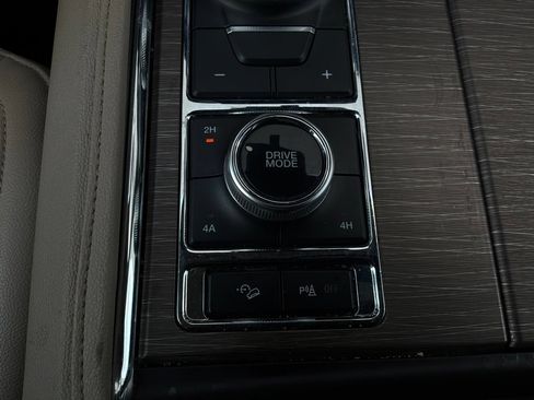Used 2024 Ford Expedition Limited AWD/4WD image 32