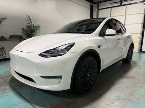 Used 2020 Tesla Model Y Long Range image 3