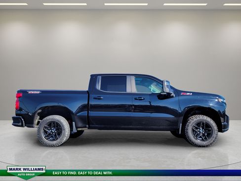 Used 2021 Chevrolet Silverado 1500 LT Trail Boss w/ Convenience Package II AWD/4WD image 2